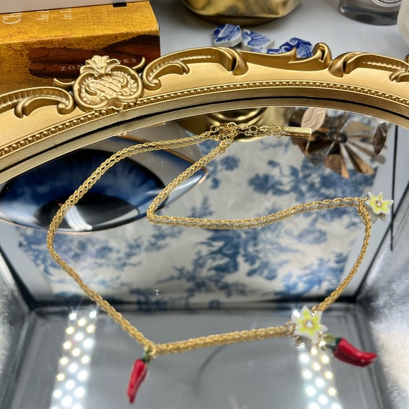 🆕 LES NEREIDES 🧿 Red Chillies and Flowers Pendant Necklace - Picture 4 of 12